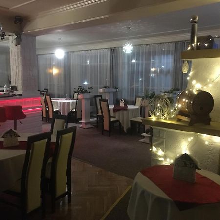 Hotel Mis Bochnia Bagian luar foto