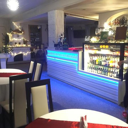 Hotel Mis Bochnia Bagian luar foto