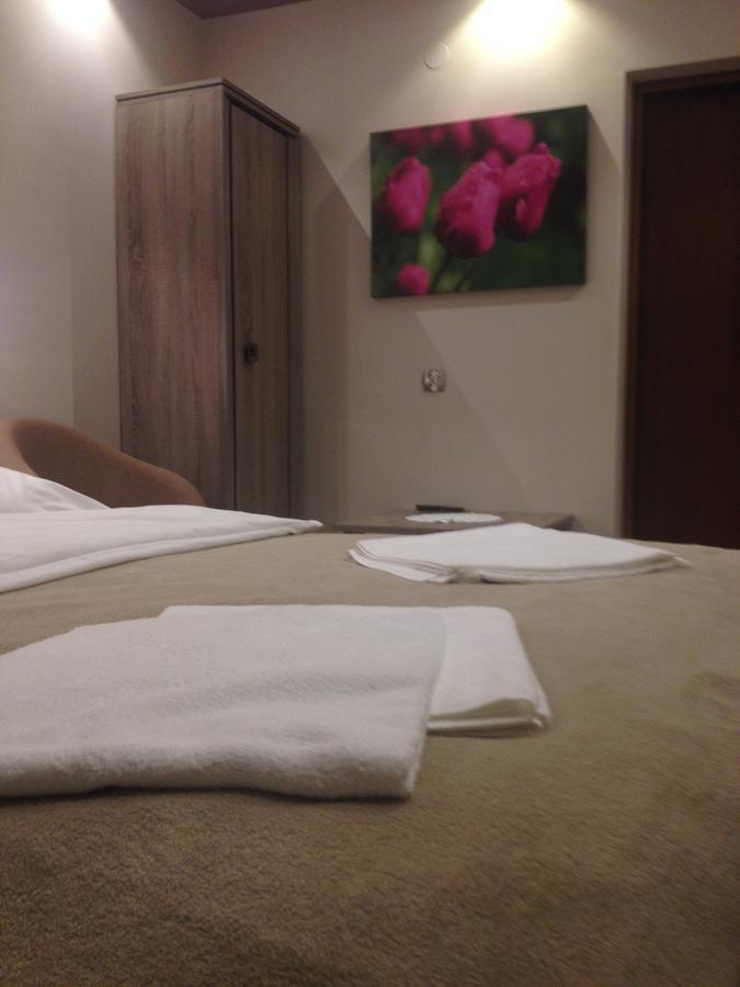 Hotel Mis Bochnia Bagian luar foto