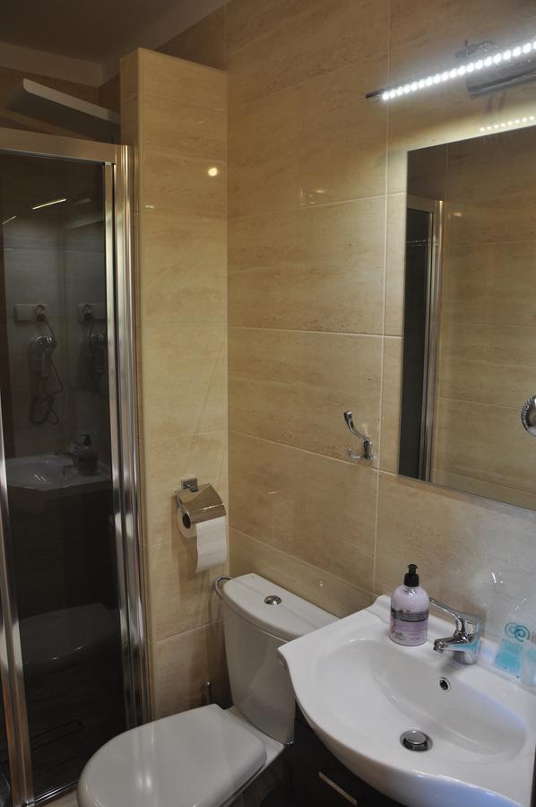 Hotel Mis Bochnia Bagian luar foto