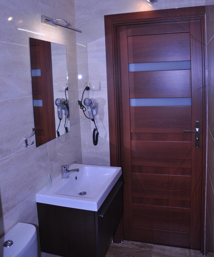 Hotel Mis Bochnia Bagian luar foto