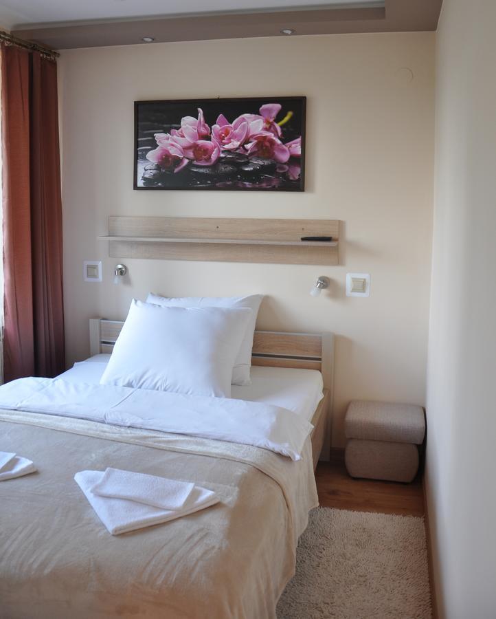 Hotel Mis Bochnia Bagian luar foto
