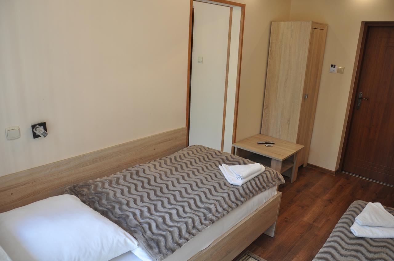 Hotel Mis Bochnia Bagian luar foto